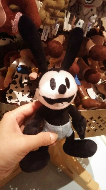 Tdl ぬいば特集 東京ディズニーランドで購入できるぬいぐるみバッジ特集 沢山の種類があって ディズニーホテルやボン ボヤージュで買えない物もあるから 気に入ったら即買いをオススメ Welcome To The Sayanokuni