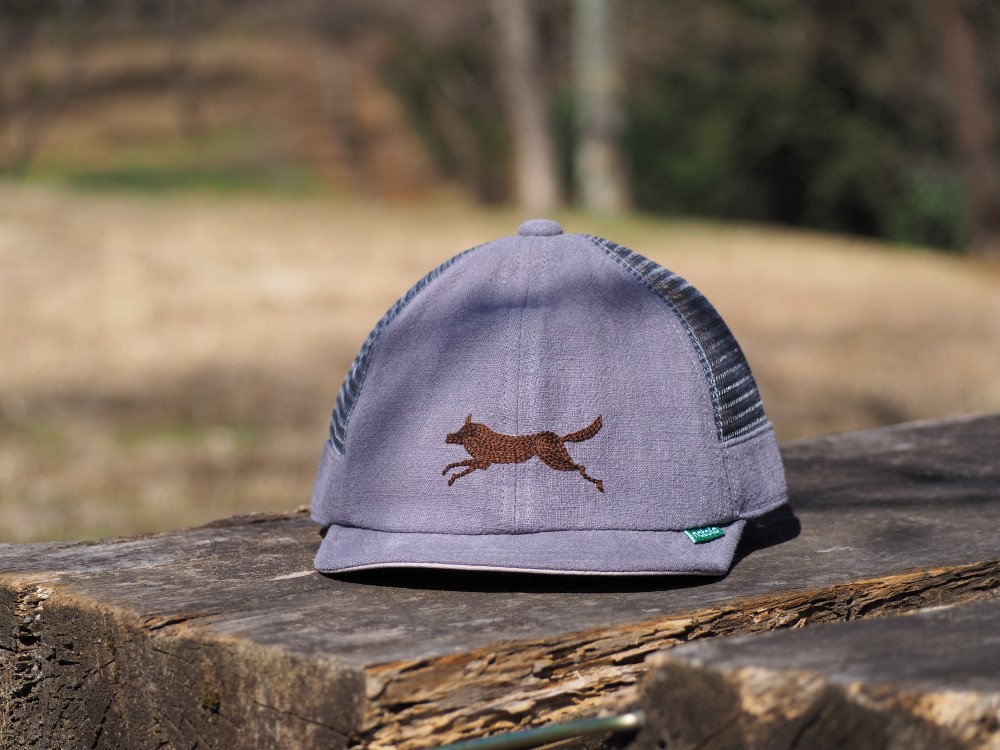 愛用キャップを狼刺繍でカスタマイズ。山歩きを楽しもう♩ - 鳥