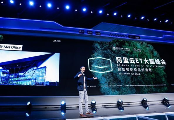 Alibaba Cloud大会で熱弁するイギリス気象局のAlberto Arribas氏