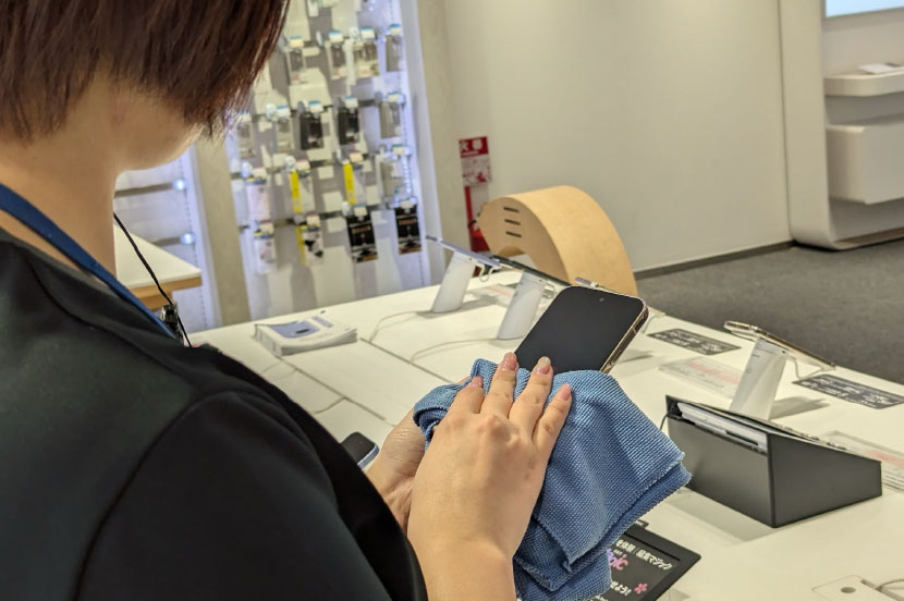 10:00　いざ開店！ お客さまを迎えるためフロアへ移動