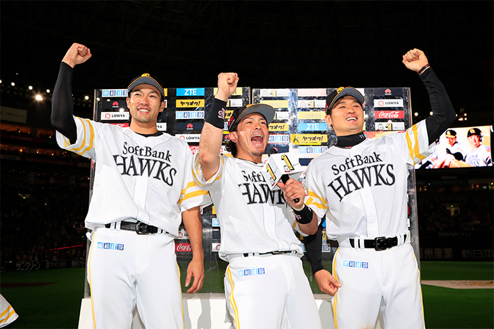 速報、ソフトバンクホークス2年ぶり日本一！みんなで一つになっ