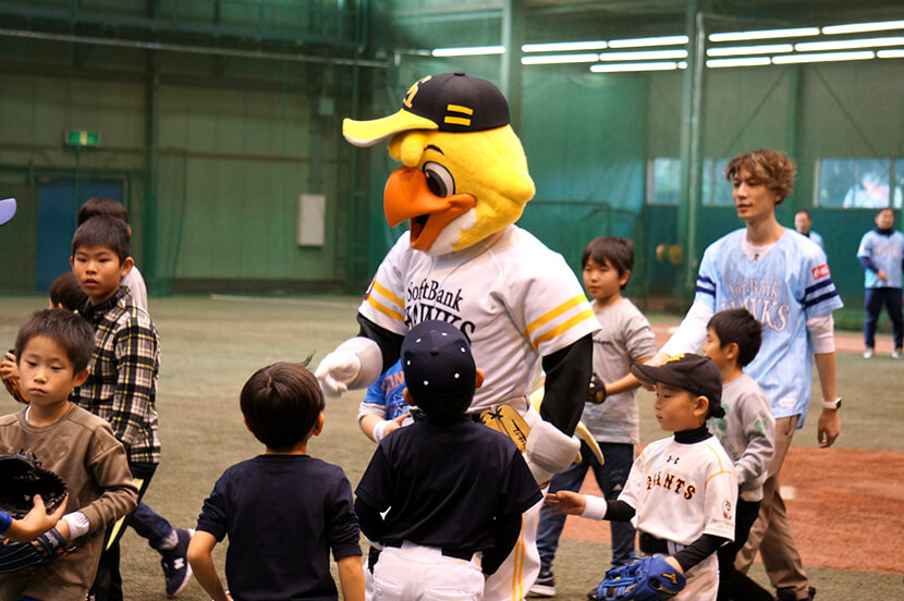 ホークス現役選手が教える小学生向け野球教室を開催