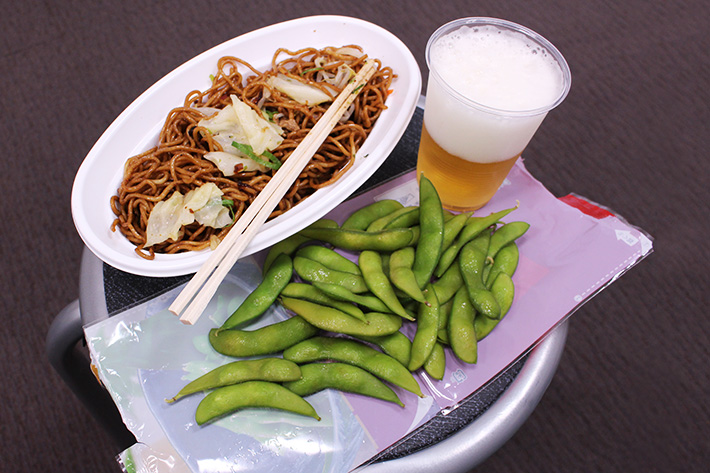 フェスといえば出店!出店といえばビールと焼きそばだ!