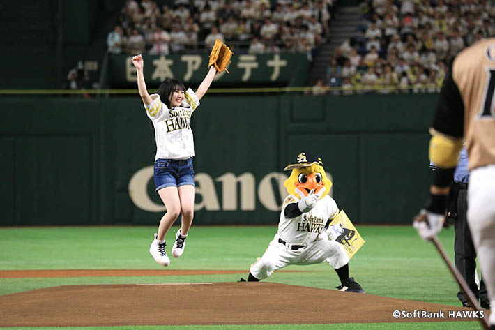 鷹の祭典2018 in 東京ドームの始球式にHKT48田中美久さんが登場