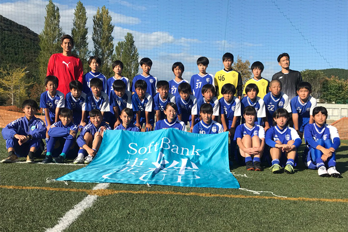 女子サッカー優勝チームへも訪問！