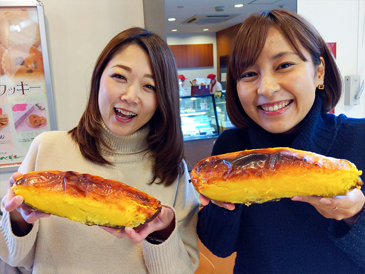 スイートポテトを持って撮影