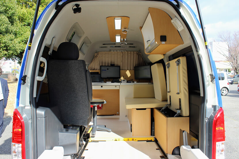 ヘルスケアモビリティ 車内