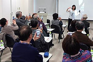 スマホアドバイザーとZoomで会話しながらアレコレ教えてもらえる「オンラインスマホ教室」開催中！