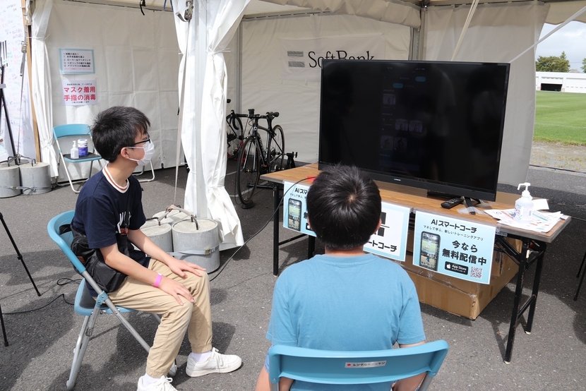 AI Smart Coach offers tips on cycling form