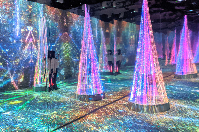 表参道の街中に雪がふる！光に包まれた幻想的なアート空間「SNOW FANTASIA Directed by NAKED」を体験