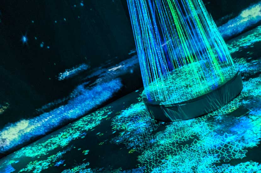 表参道の街中に雪がふる！光に包まれた幻想的なアート空間「SNOW FANTASIA Directed by NAKED」を体験