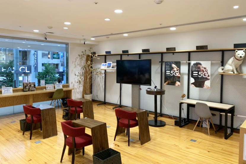 接客カウンターの数は半分以下に。“密”を避けた接客を受けてみる