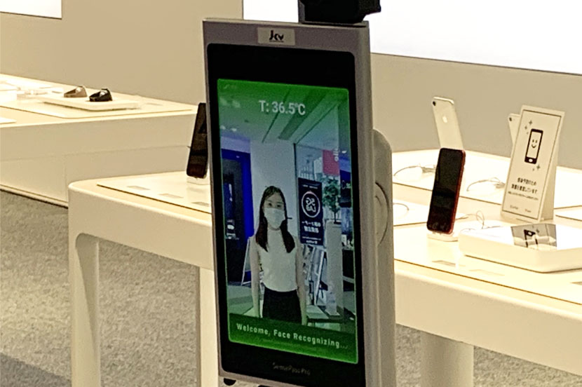 ソーシャルディスタンスが保たれた店内で接客を体験