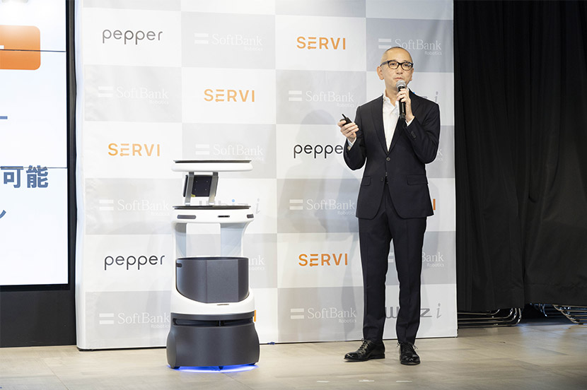 総積載量は35kg。高性能センサーによりスムーズに障害物を避け、約60cmの狭い通路も通り抜け可能。目的地を選んでタップするだけのシンプルな操作性も特長