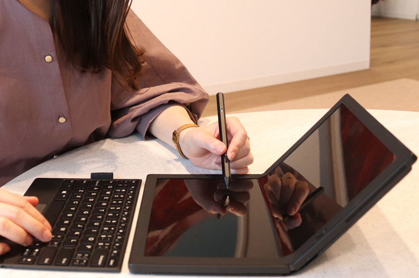 折って、たたんで、5Gで高速通信もできる。変幻自在パソコン「ThinkPad X1 Fold」を使ってみた