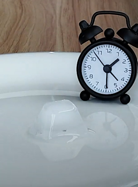 ごく普通の四角い氷を撮影してみた