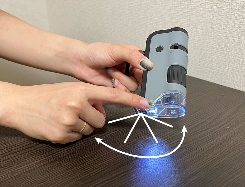 ライトパネルを回転するだけで透過モードと落射モードが切り替えられます