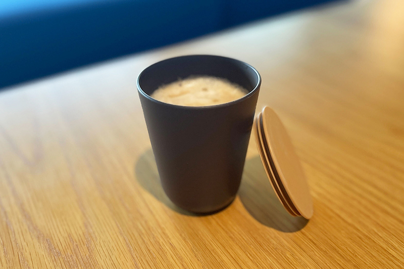 再利用可能なトウモロコシ由来のプラカップ