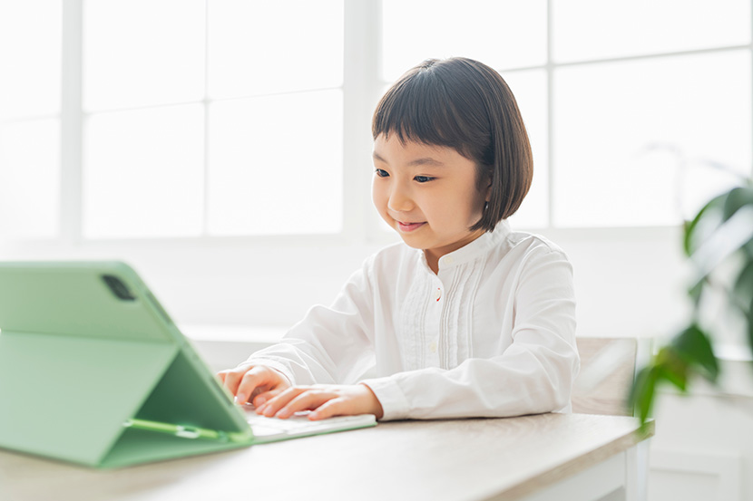 答えを書いたら自動で採点。デジタル化が進む家庭学習