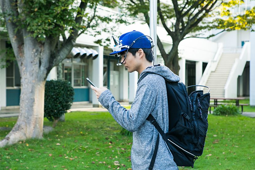 視界の“95%”が消える？ 「ながらスマホ」の危険性を視線計測で検証