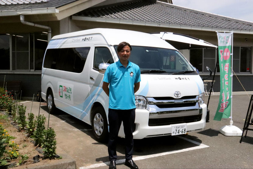 スマホ教室があなたの住む町へ。地域の高齢者に寄りそう移動型スマホ教室|SoftBank SDGs Actions #11