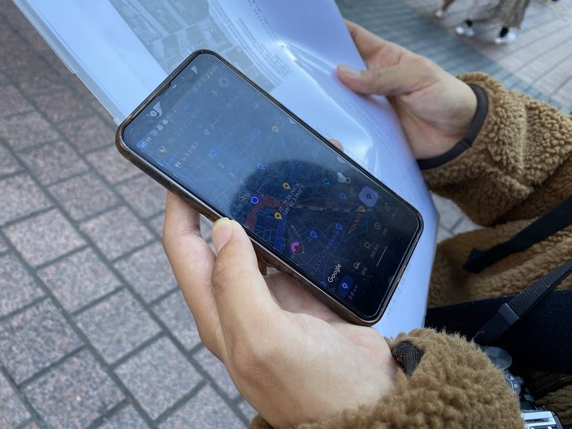 ①(渋谷)にょきっとキノコのように横から生えてる…? 渋谷のチュートリアル的“擬態型”異形矢印