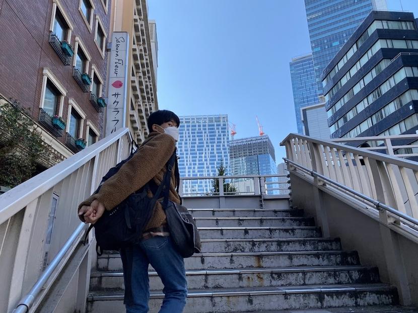 ①(渋谷)にょきっとキノコのように横から生えてる…? 渋谷のチュートリアル的“擬態型”異形矢印