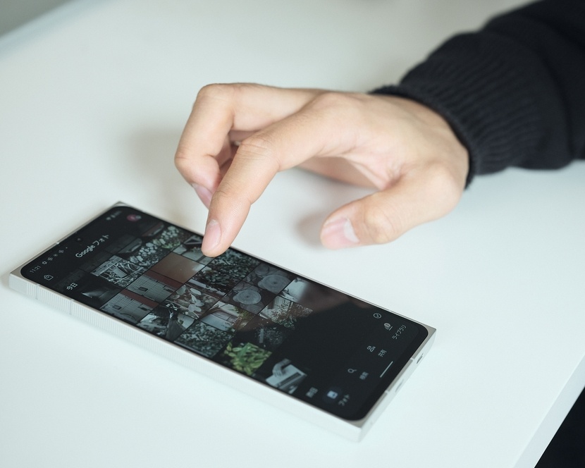 カメラのレンズ交換を指先ひとつでできる感覚がうれしい