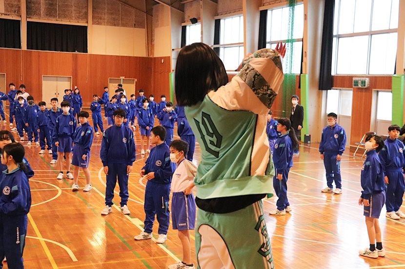 「ダンスの楽しさを地元に伝えたい」DリーガーKotoriさんが母校でダンスを指導！