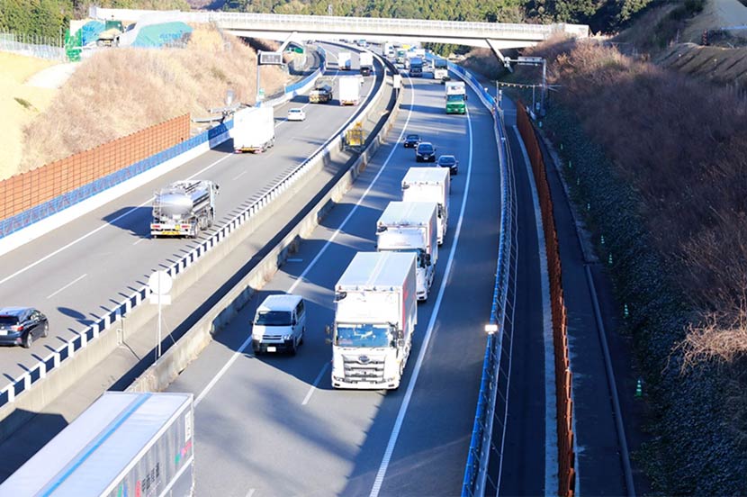 車両周辺データを集め分析する “つながるクルマ” が、自動運転車の実現を加速