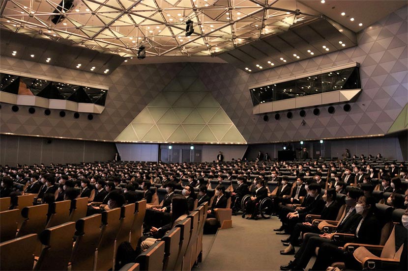 SoftBank Corp. Welcomes 455 New Employees at Company Entrance Ceremony