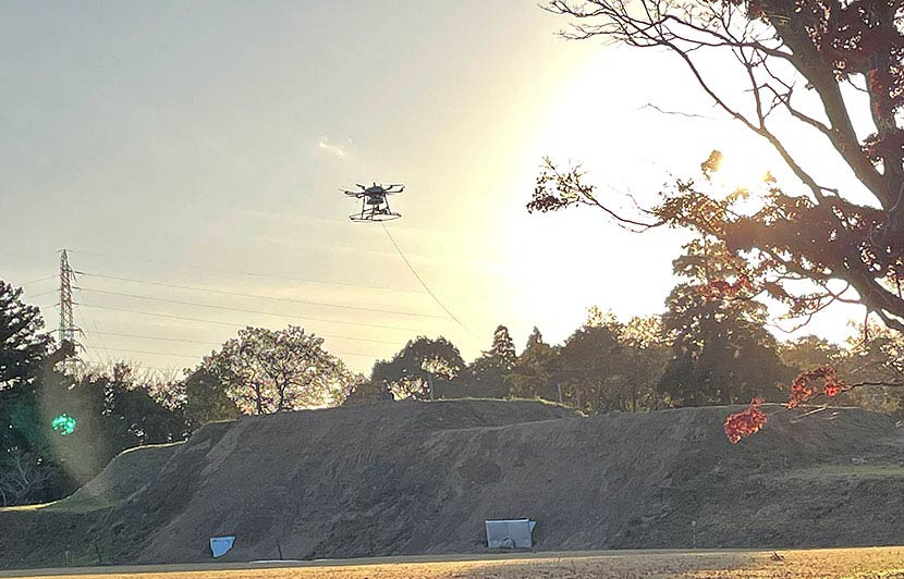 土砂やがれきに埋まった遭難者の位置をドローンが特定。人命救助を進化させるドローン無線中継による捜索支援