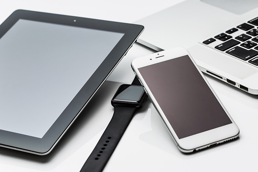 ①通信機器(スマホ、タブレット、スマートウォッチ、カメラ付きケータイなど)