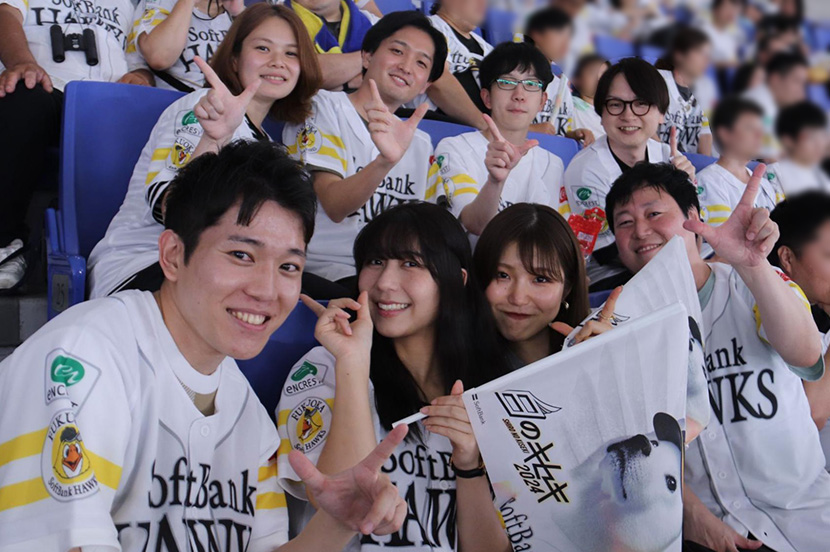 始球式は「白のキセキ」を知る男。ホークスレジェンドの井口資仁さん!