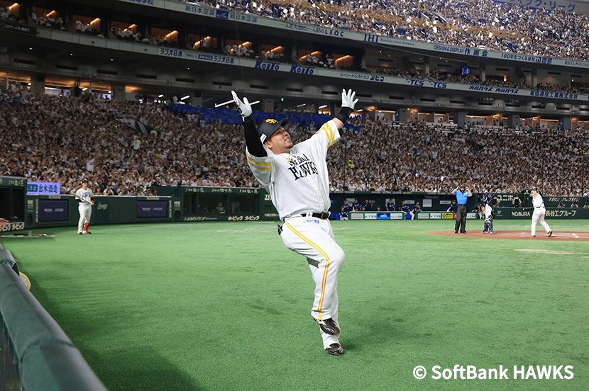 始球式は「白のキセキ」を知る男。ホークスレジェンドの井口資仁さん！