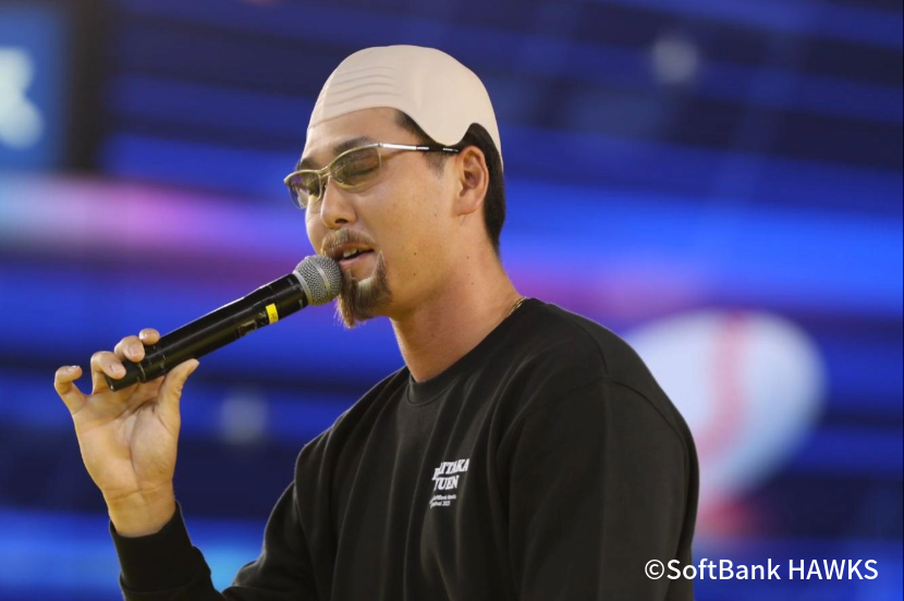 ものまねで盛り上げる秋広優人選手