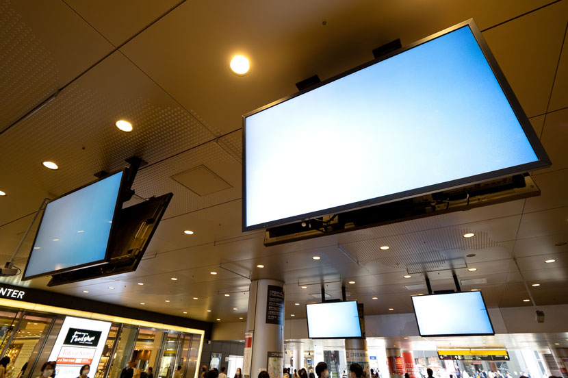 見ない日はない？ あらゆる場所で目にする「OOH」とは一体どんなもの？