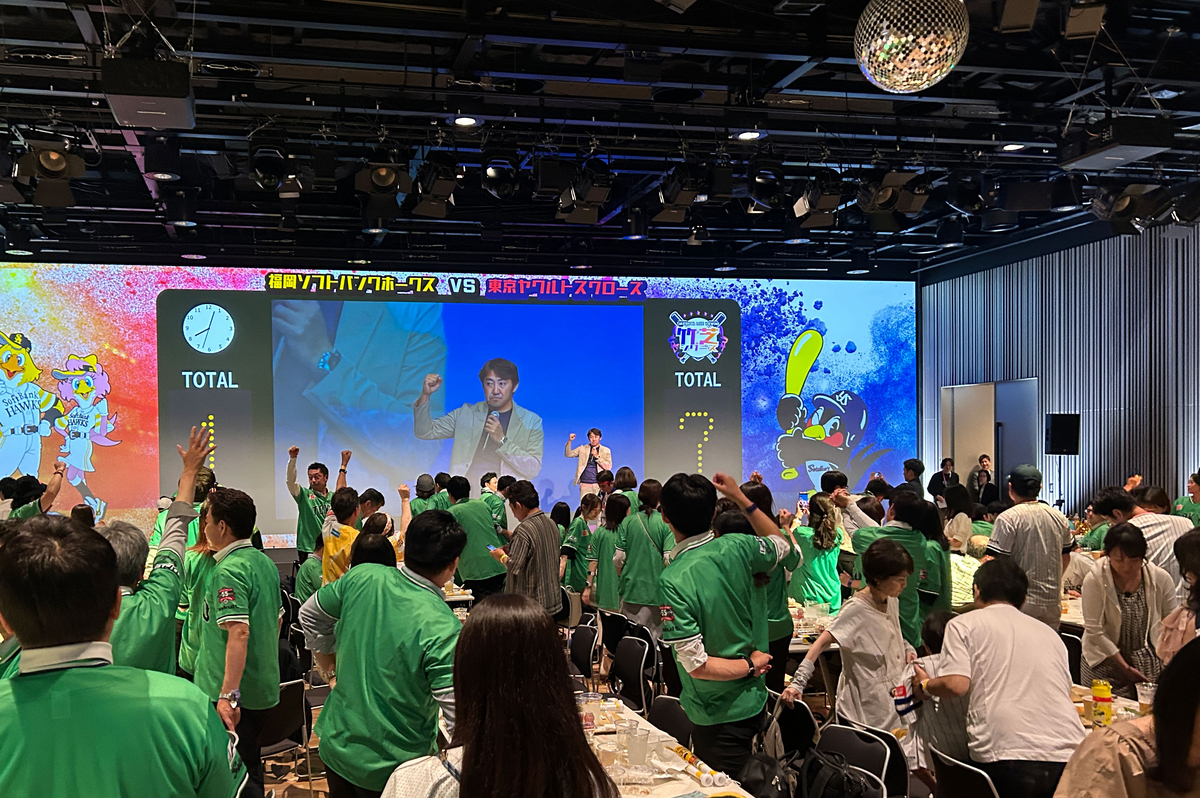 18時プレイボール！ 開始直後から会場のボルテージはMAXに！！