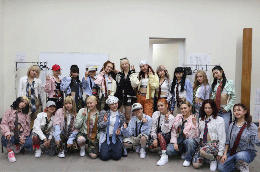 本番前のプロデューサーのKANUさんとファイナリストの皆さん