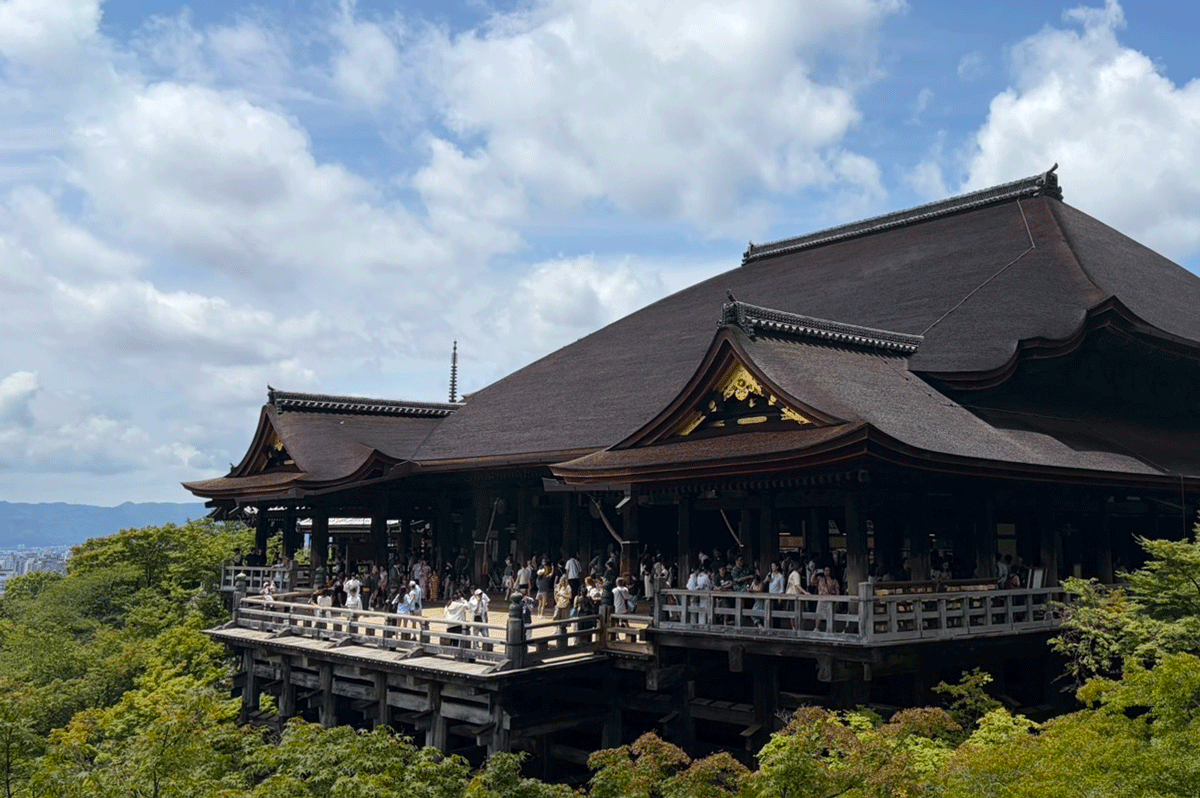 千年を超える清水寺の佇まいをそのままに。歴史ある景観を守りながら「清水の舞台」に通信を届けるネットワーク対策
