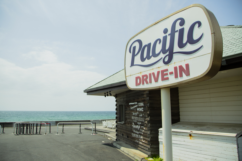 海沿いをサイクリングしながら、途中でハワイアンランチ
