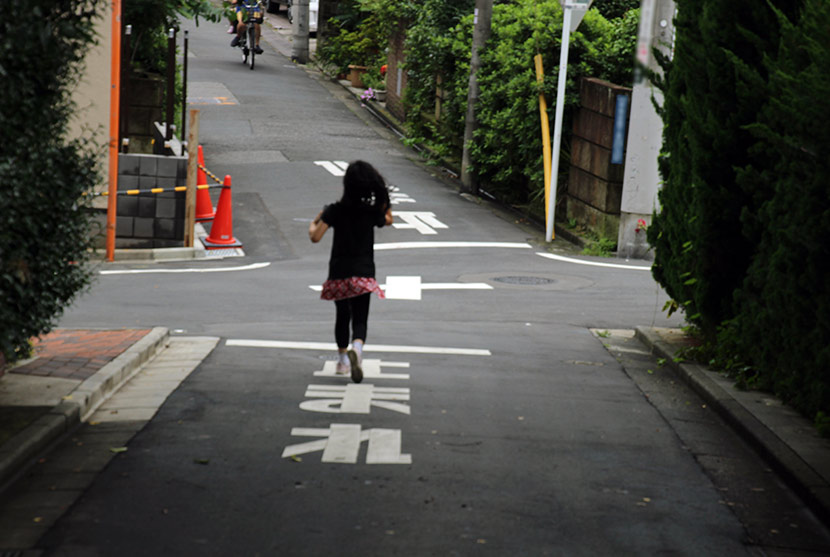 早速近所を散策開始！ 気になるものをどんどん調べてみよう
