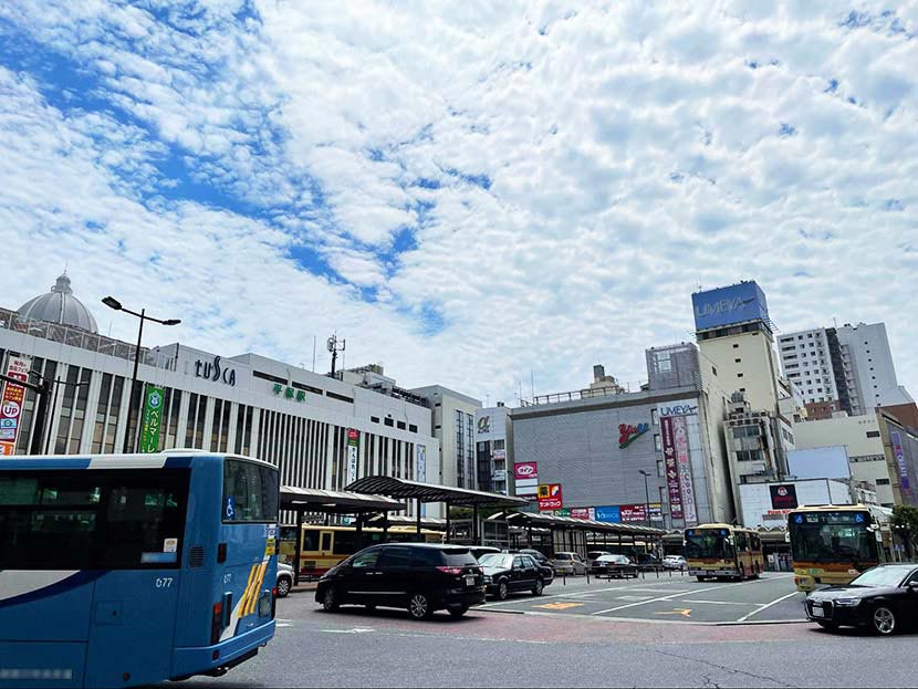 海の香りがほのかに漂う、のどかな平塚駅からウエルシア薬局へ