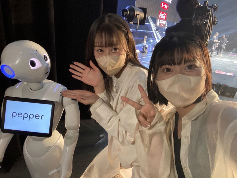 実は…告知前のライブ配信映像にもPepperが映り込んでいた!