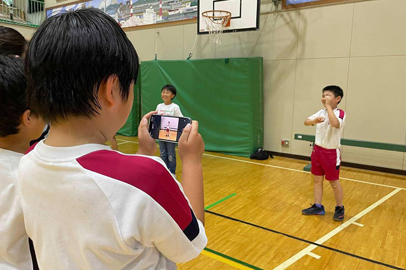 先生の指導負担を軽減。スマホを使って、子どもの”自己学習”をサポート