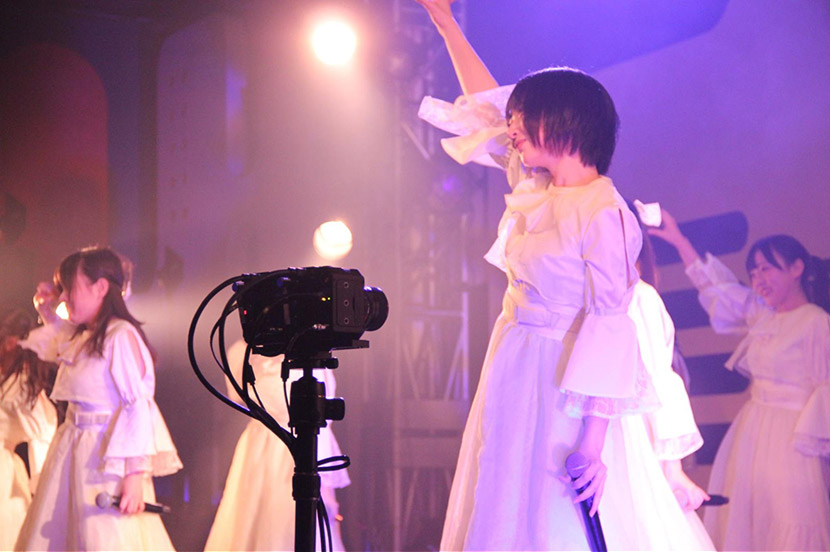 VRで3D映像、3視点でのLIVE配信。あなたのためだけにファンサービスも♡