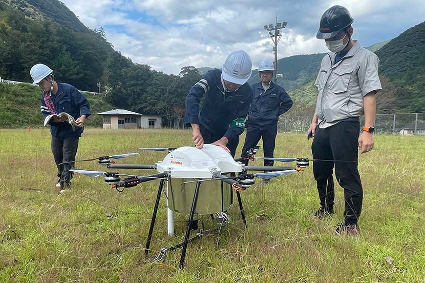 ドローンを活用した通信復旧の新たな取り組み。大型台風14号の被害を受けた九州で初実践