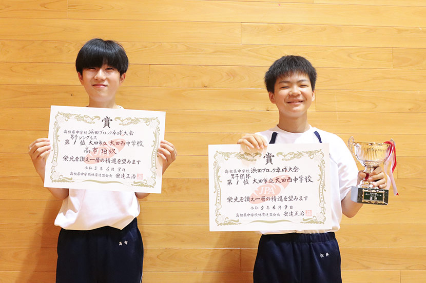 主将の高市さん（左）、副主将の松井さん（右）、いずれも大会当時