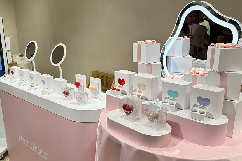 ぷっくりハート型がキュートなイヤホン「HeartBuds」に目も心も ぷっくりハート型がキュートなイヤホン「HeartBuds」に目も心も