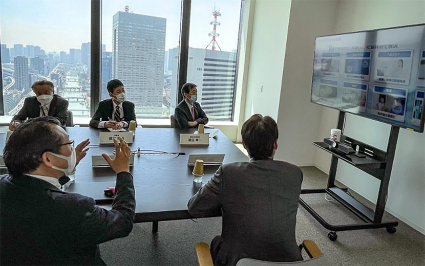 地方自治体とのDX推進に関するさまざまな取り組みを説明